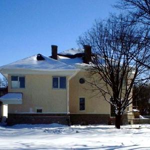  Будинок під кленами