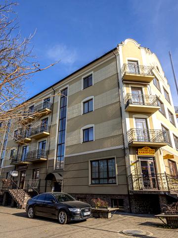 просп. Михайла Грушевського, 70