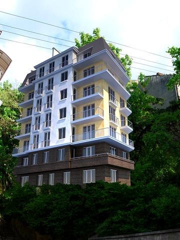 вул. Тарнавського, 48