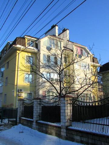 вул. Літературна (Чехова), 1