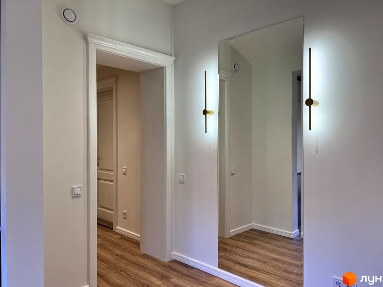 Житловий комплекс Shayan lux house. Сучасний дизайн інтер'єру з дзеркалом та освітленням.