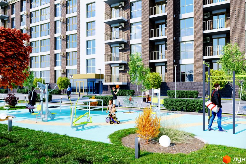 Зовнішній вигляд будинку ЖК Кориця з цегляним фасадом та балконами, поруч дитячий майданчик та спортивні тренажери.