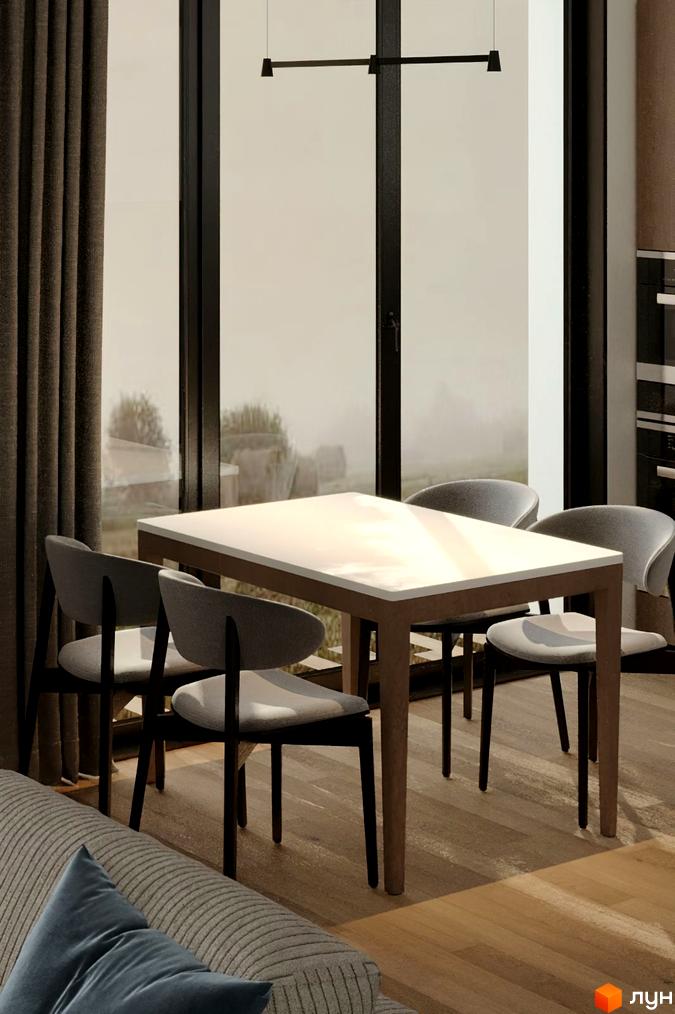 Сучасна обідня зона з чотирма сірими кріслами та білим столом біля великого вікна. Комплекс КМ Kolibri.