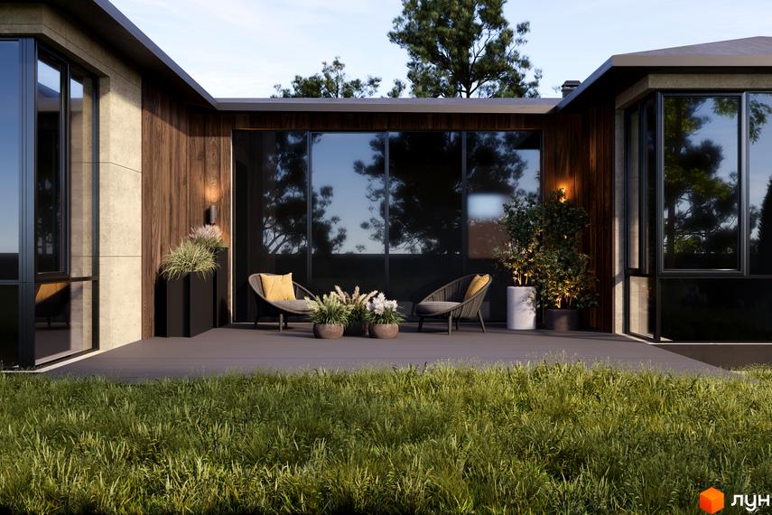 Зовнішній вигляд будинку КМ NOA з дерев'яною обшивкою та великими вікнами, що виходить на терасу з двома кріслами та рослинами.