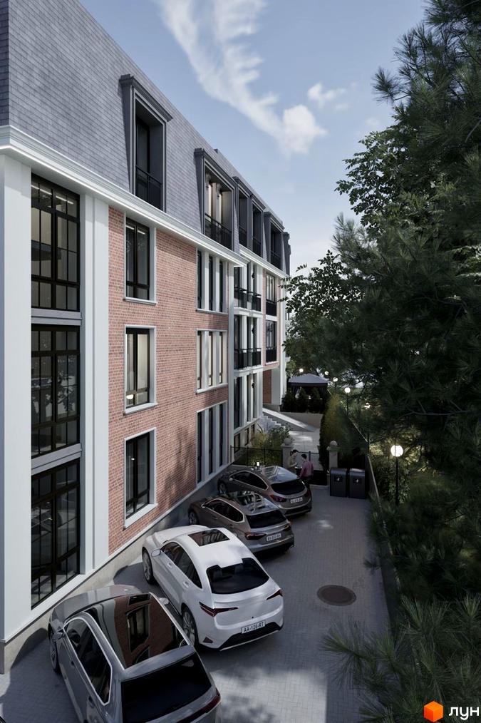 Клубний будинок Liverpool House з цегляним фасадом та сірим дахом, поруч розташовані паркомісця та зелена зона. Зовнішній вигляд новобудови та прибудинкова територія.