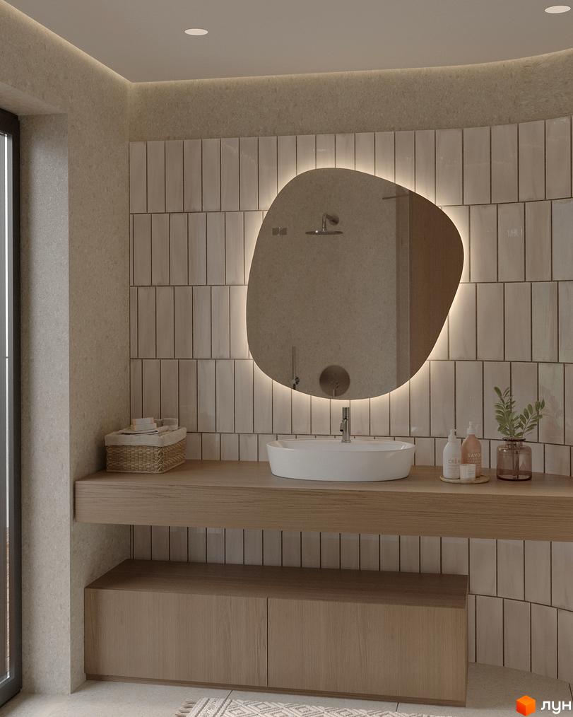 Дизайн ванної кімнати в новобудові КМ Тишагора з раковиною, дзеркалом та полицями. Сучасні оздоблювальні матеріали та освітлення.