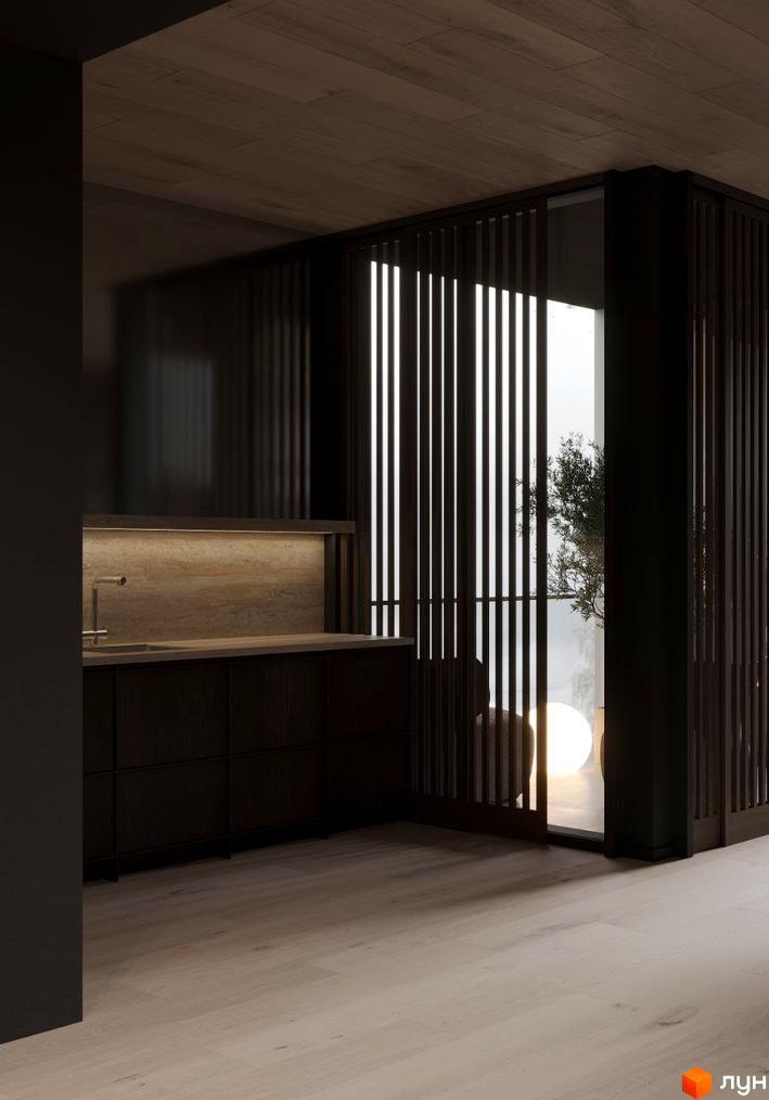 Інтер'єр кімнати з дерев'яним оздобленням та вертикальними рейками, що пропускають світло. Видно частину кухні та підлогу з паркету.