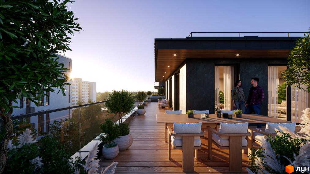 Тераса житлового комплексу GLOBUS ECLIPTICA з дерев'яною підлогою, вуличними меблями та зеленню. На задньому плані видно багатоповерховий будинок.