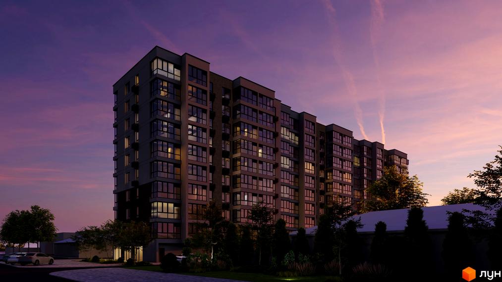 Житловий комплекс Альянс з великою кількістю вікон на тлі фіолетового вечірнього неба. Навколо будинку зелені насадження та парковка.