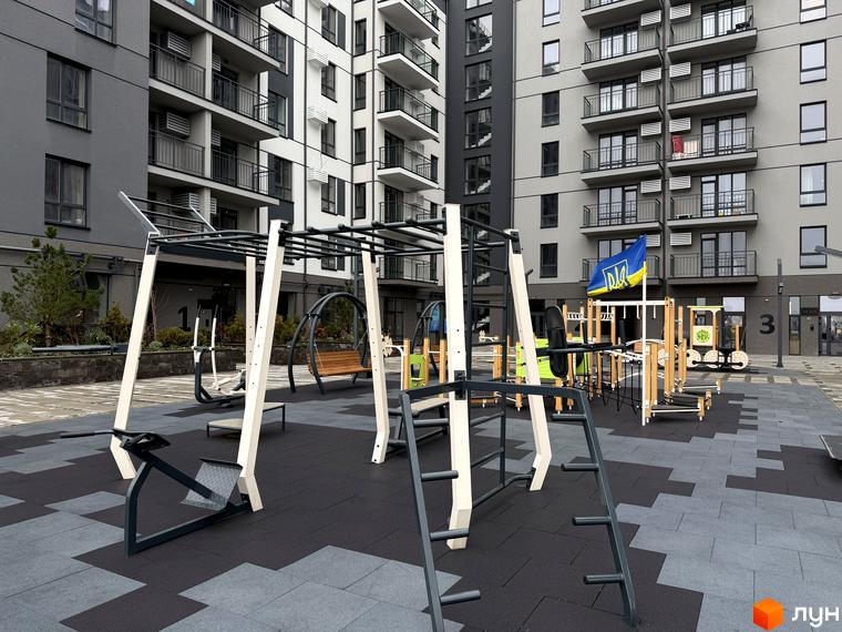 Житловий комплекс Park Residence з сучасними багатоповерхівками та облаштованою прибудинковою територією з ігровими зонами.