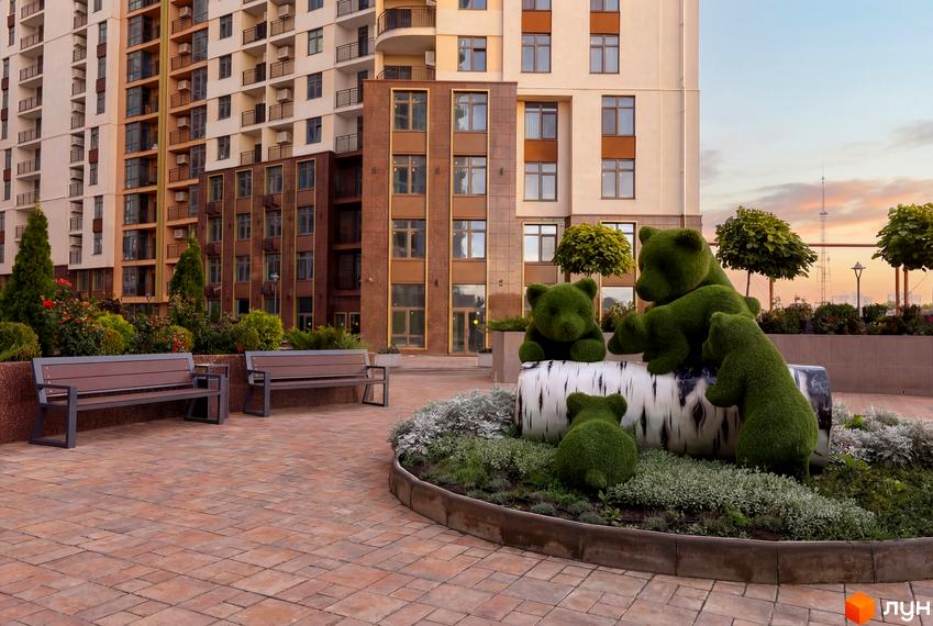 Житловий комплекс KADORR City з сучасною архітектурою та прибудинковою територією, оформленою зеленими насадженнями.