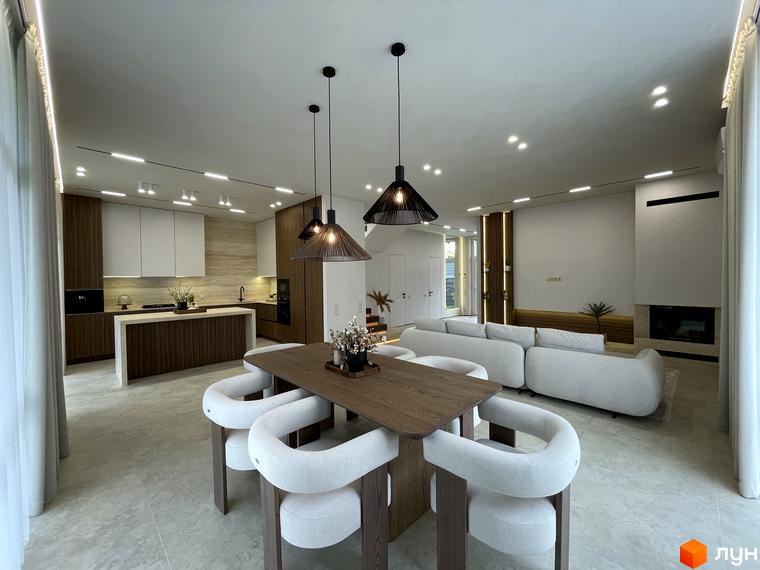 Сучасний інтер'єр житлового комплексу КМ Нова Ходосівка з кухнею та обідньою зоною, світлі меблі та простора вітальня.