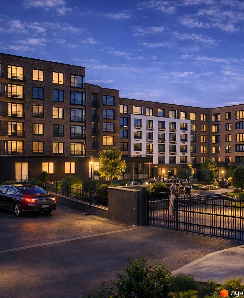 Житловий комплекс Комфортне містечко Residence з цегляним фасадом та великими вікнами, освітлена прибудинкова територія з паркуванням та зеленими зонами.