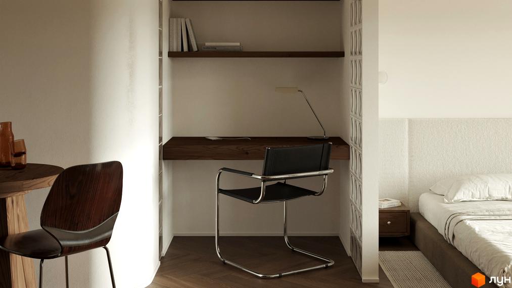 Інтер'єр квартири в З.40: робоча зона з дерев'яним столом та металевим стільцем, спальня з ліжком та приліжковою тумбою.