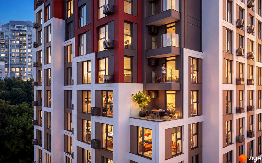 Irpin City - новобудова з червоними та сірими фасадами, великими вікнами та балконами. На одному з балконів видно дерево та вуличні меблі.