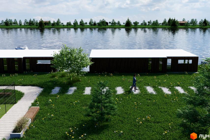 Будинок з темними стінами та білим дахом розташований біля води. Навколо будинку зелена трава, дерева та доріжка з плит.