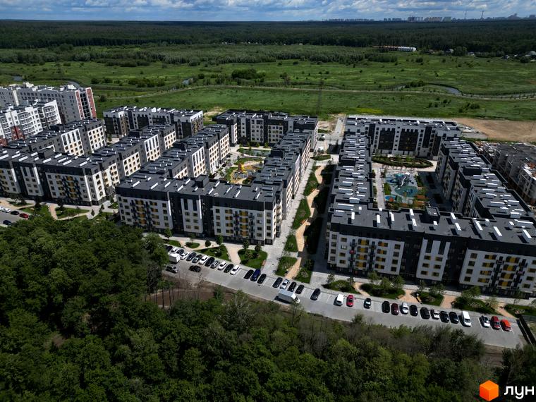Житловий комплекс Молодість - сучасна новобудова з упорядкованою прибудинковою територією та дитячими майданчиками.