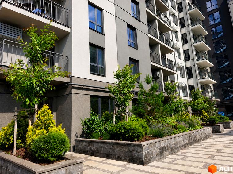 Житловий комплекс Park Residence: багатоповерхові будинки з сірими фасадами та балконами, доглянута прибудинкова територія з зеленими насадженнями.