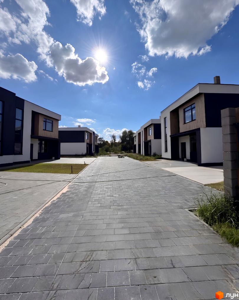 КМ Viola Village