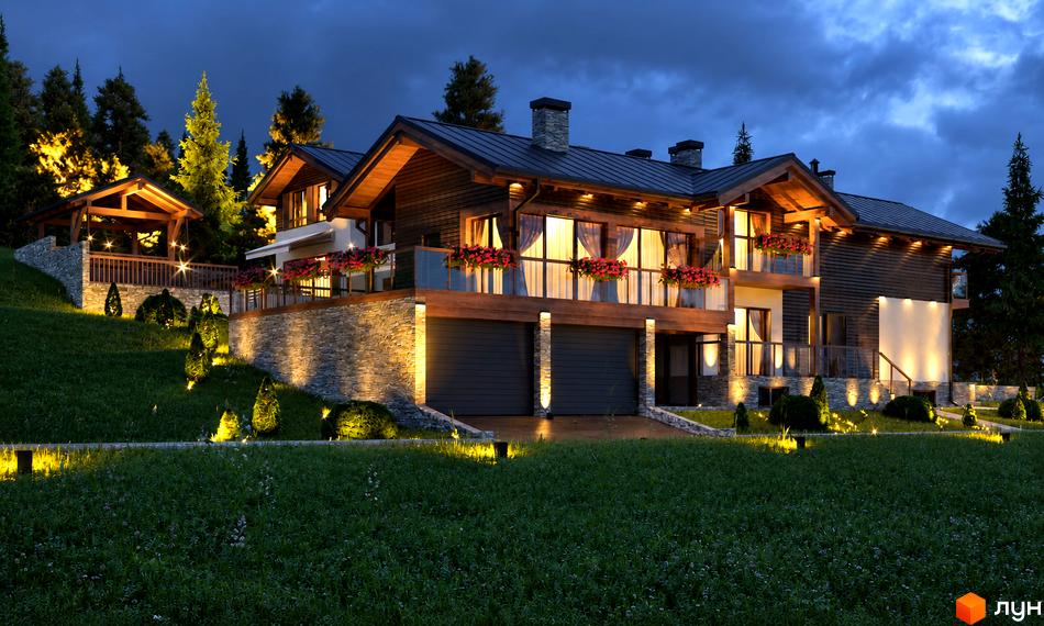 Двоповерховий котедж Swiss Chalet з дерев'яним фасадом і панорамними вікнами на тлі освітленої прибудинкової території.