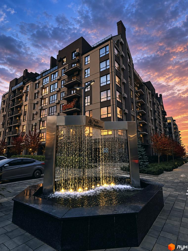 Архітектура та прибудинкова територія новобудови Park Residence із фонтаном на тлі неба.