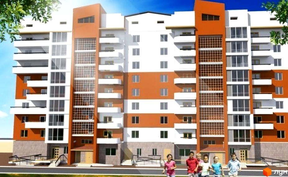 Фасад новобудови на вул. Громницького з білими та помаранчевими елементами, балконами та великими вікнами. Біля будинку видно дитячу зону та зелене насадження.