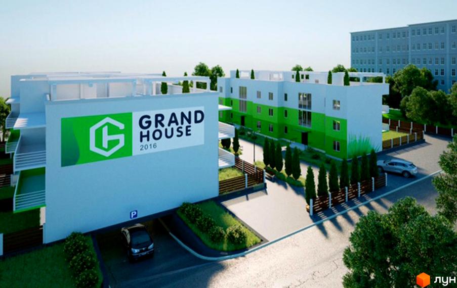 Зображення житлового комплексу Grand House. На фото видно будівлі з білими та зеленими фасадами, а також прибудинкову територію з деревами та парковкою.