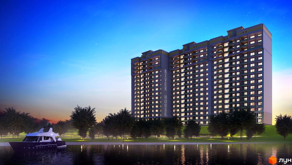 Зовнішній вигляд житлового комплексу River House з підсвіченими вікнами. На передньому плані - річка з яхтою та зелена зона з деревами.