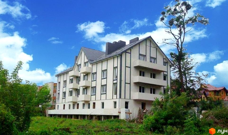 Зображення житлового комплексу з білими стінами та темними лініями. Навколо будинку зелені насадження та блакитне небо з хмарами.