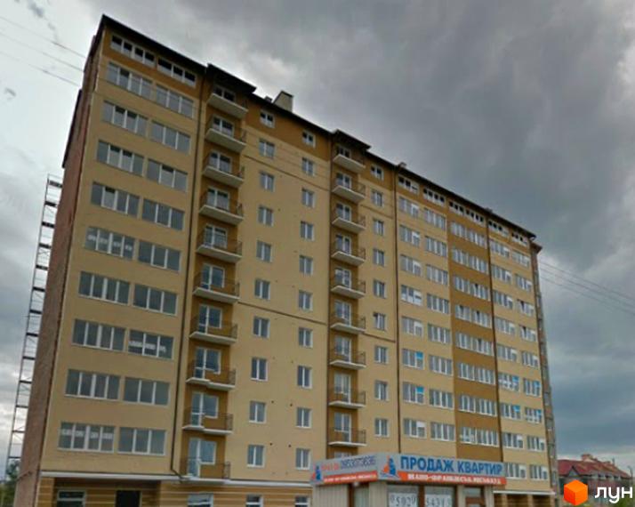 Фото фасаду багатоповерхового будинку по вулиці Хмельницького, 96. Житловий комплекс з великою кількістю вікон та балконів.