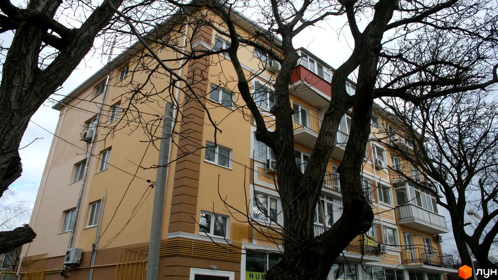 Зовнішній вигляд фасаду житлового комплексу 