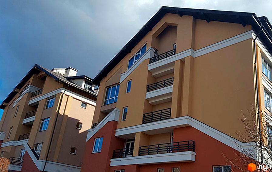 Зовнішній вигляд новобудови ЖК Comfort Club. Будівля має багатоповерхові секції з балконами та вікнами.