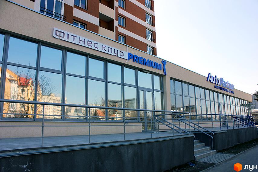 Фасад новобудови 