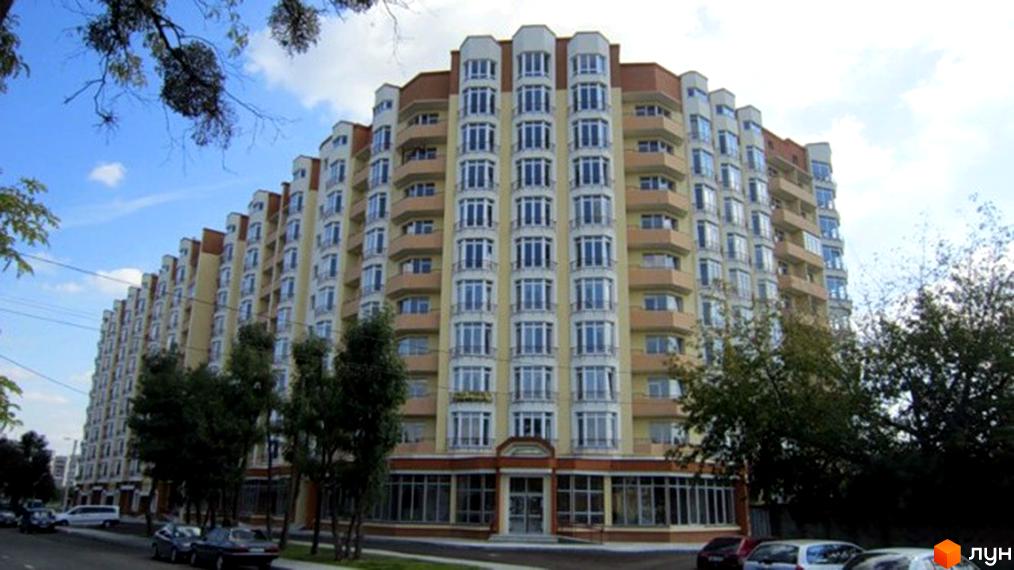 Житловий комплекс на вул. Лінкольна, 10. Багатоповерхова новобудова жовто-бежевого кольору з численними балконами та великими вікнами.