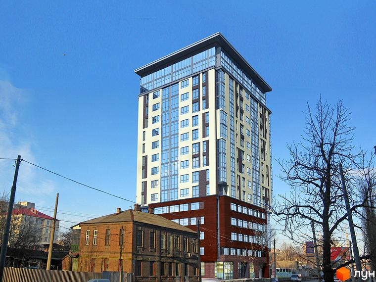 Новобудова ЖК Кристал з цегляним цоколем та скляними фасадами. Поруч розташована стара цегляна будівля та дерева.