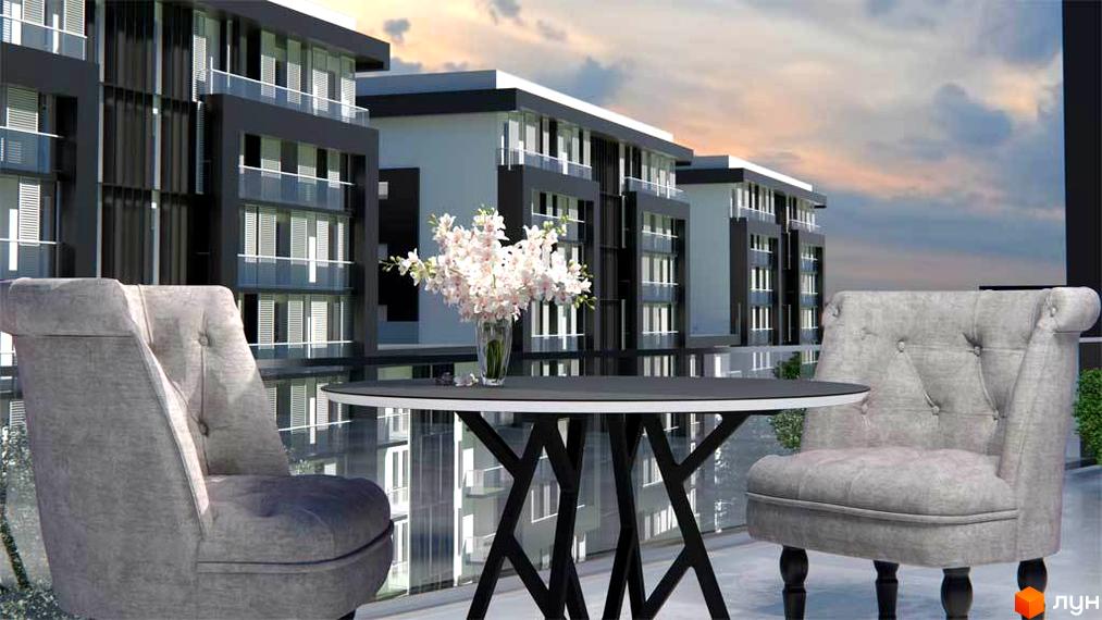 Зовнішній вигляд новобудови ЖК 5th Avenue з сірими кріслами та столом на балконі. Сучасна архітектура комплексу з великими вікнами та скляними балконами.