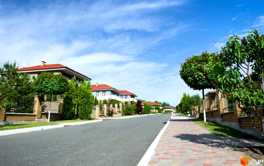 Житловий комплекс КМ Маєток. Перлина Італії з сучасними будинками та озелененою прибудинковою територією.