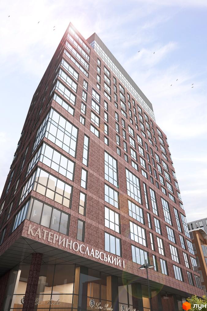 Висотна новобудова ЖК Катеринославський I з великою кількістю вікон. Фасад будинку виконаний з цегли. На прибудинковій території видно зелені насадження.