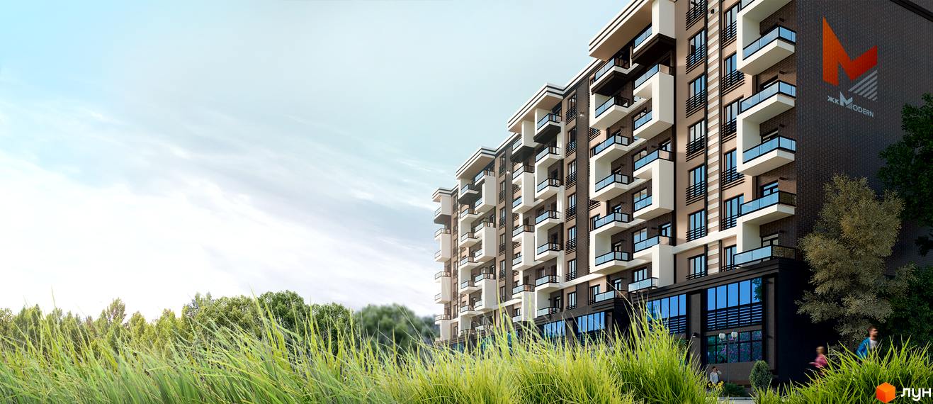 Багатоповерховий житловий комплекс Modern з балконами та великими вікнами на першому поверсі. Навколо будинку зелена трава та дерева під світлим небом.