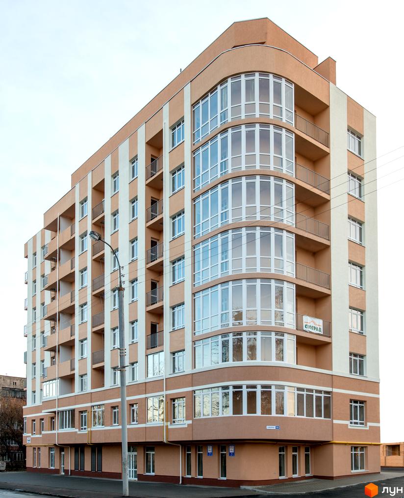 Житловий комплекс СІОГРАД на вул. Соборна, 348в – багатоповерховий будинок з бежево-білим фасадом, балконами та панорамними вікнами.