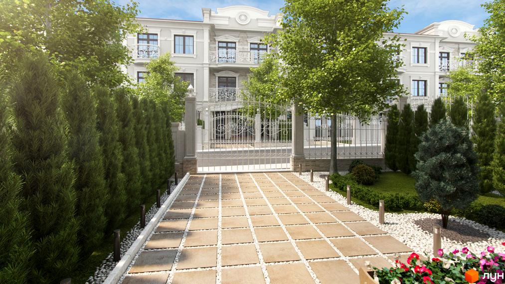 Таунхауси Senator Club Residence: світлий фасад з балконами та візерунчастими воротами, доглянута територія з зеленими насадженнями та вимощеною доріжкою.