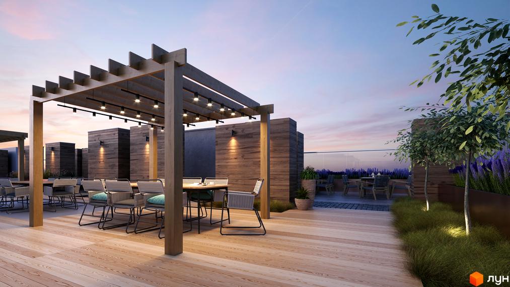 Комплекс Lazur Sky: затишна тераса з дерев'яною підлогою, перголою та освітленням. На території розташовані столики зі стільцями, зелені насадження та лавандова клумба.