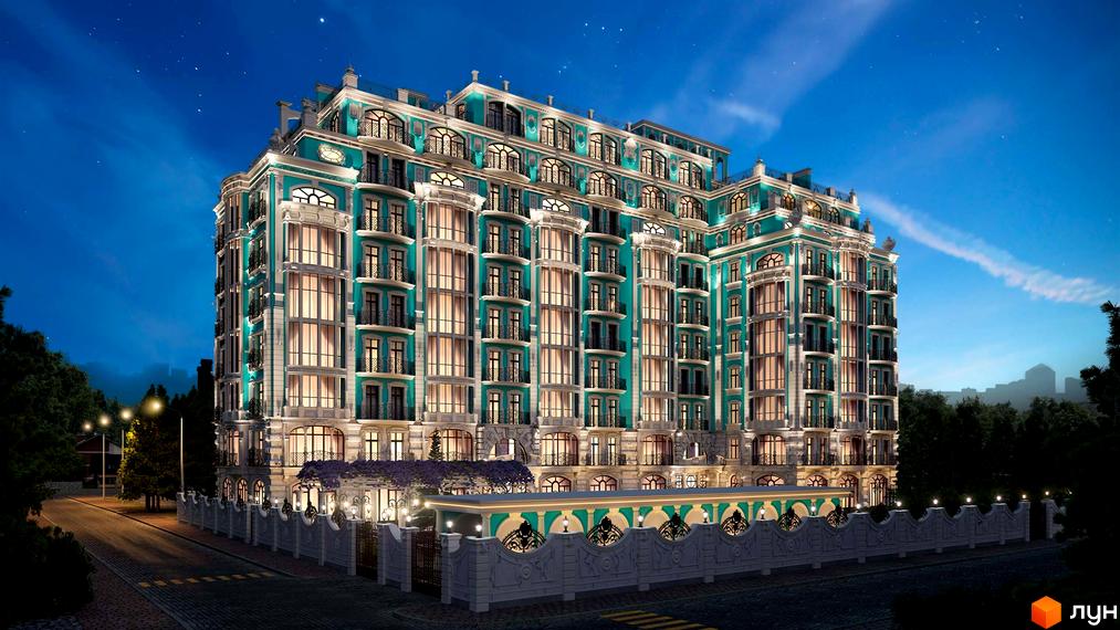 Клубний будинок Biarritz у вечірній час з підсвіченими вікнами та балконами. Огороджена територія з ліхтарями та деревами.