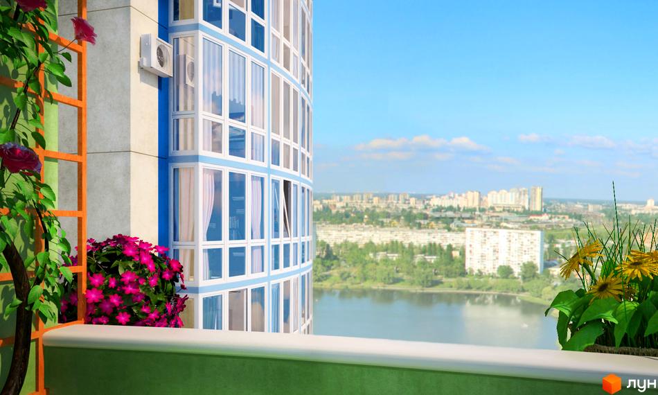 Зовнішній вигляд будинку ЖК Озерні зорі з панорамними вікнами та балконом, оформленим рослинами. Вид на прибудинкову територію та водойму.
