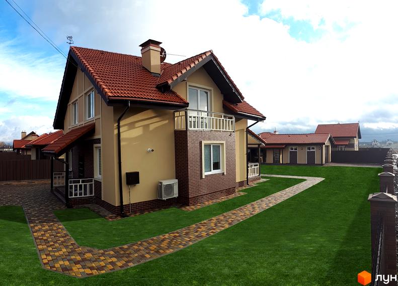 Котеджне містечко Сонячний: двоповерховий будинок з червоним дахом, бежевим фасадом та цегляними елементами. Зелений газон з плитковою доріжкою.