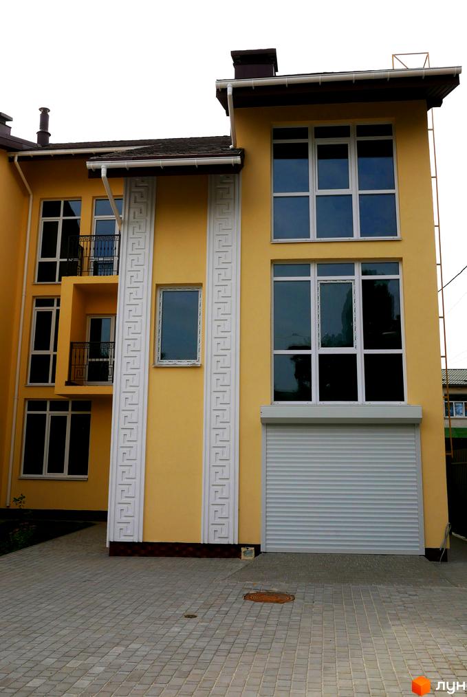 Жовтий таунхаус