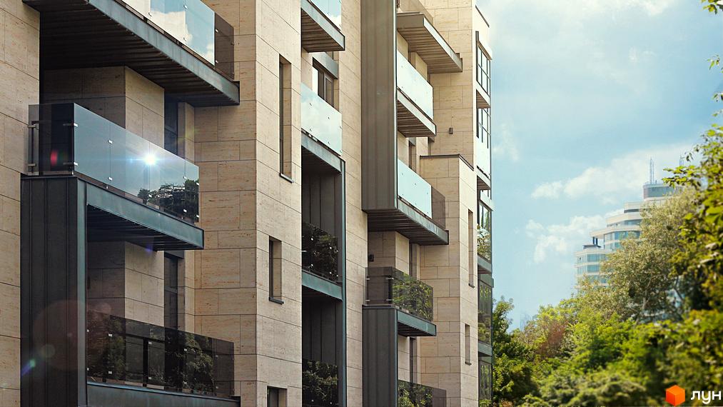 Житловий комплекс Pechersk Hills Residence з скляними балконами на тлі неба. Фасад будівлі виконаний у світлих тонах.