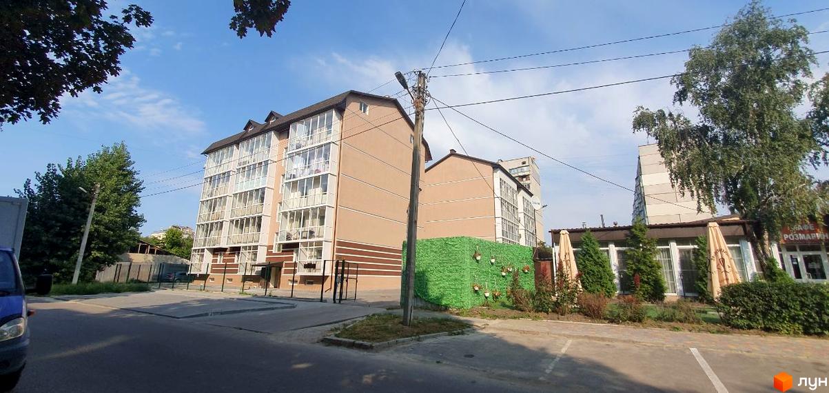 Житловий комплекс Фесенківський – це багатоповерховий будинок з панорамними вікнами та затишною прибудинковою територією з зеленню та зонами відпочинку.