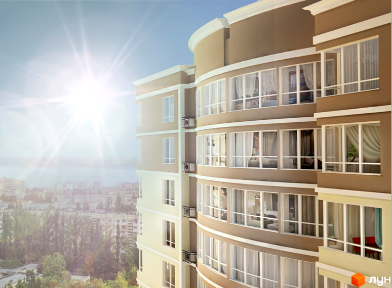 Будівельний проєкт SunCity з вигнутим фасадом та великими вікнами. Навколо будинку видно дерева та інші будівлі.