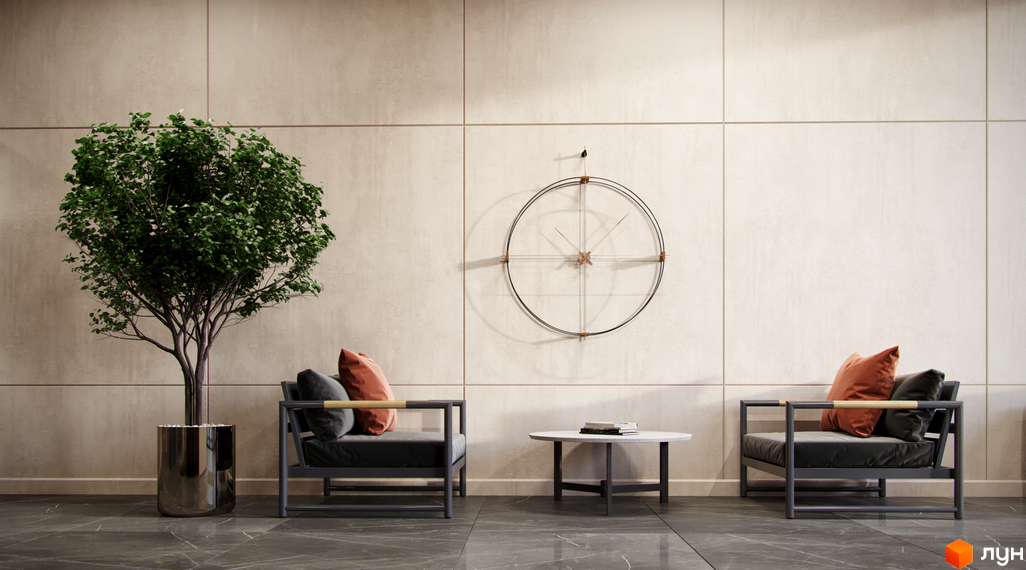 Інтер'єр вітальні в ЖК Новий Автограф з двома кріслами, журнальним столиком та деревом у горщику. На стіні висить великий круглий годинник.